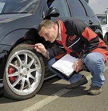 Profilkontrolle empfohlen. 35 Prozent der Fahrer wissen nichts übers Profil ihres Fahrzeugs. Foto: KÜS/auto-reporter.net